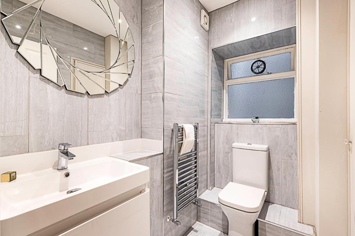 Апартаменты Beautiful Two Bedroom Abode In Notting Hill Лондон