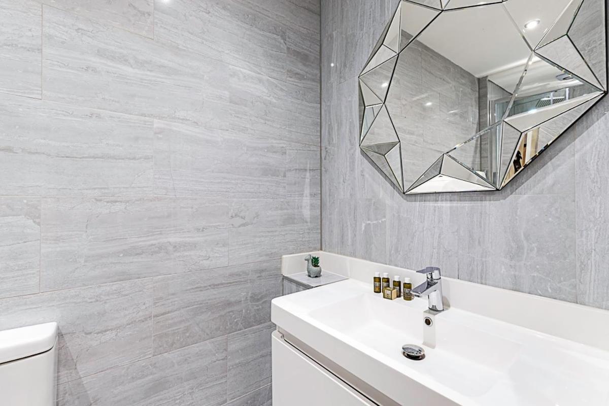 Апартаменты Beautiful Two Bedroom Abode In Notting Hill